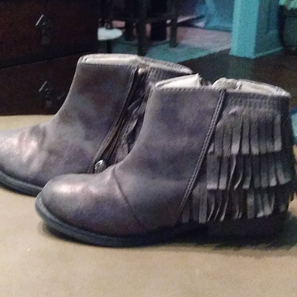 Girls fringe booties